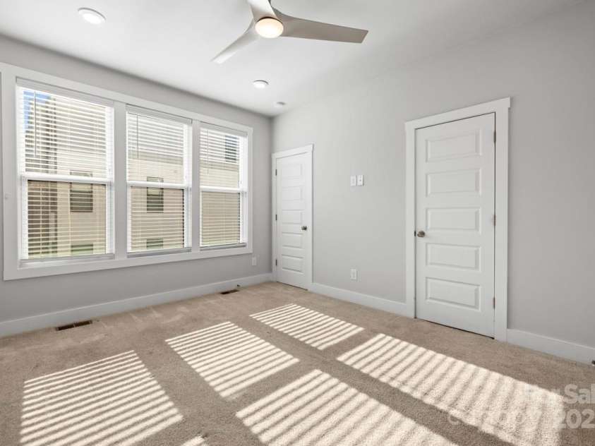 539 Tremont Avenue, Charlotte, NC 28203.  MLS# CAR4210616, YatesRealty ID 17844. 3rd Floor Primary Bedroom