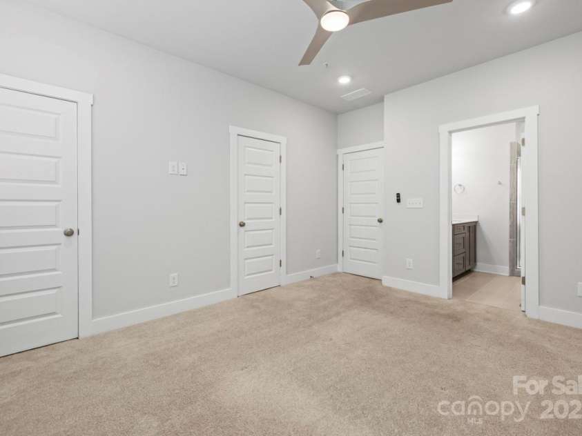 539 Tremont Avenue, Charlotte, NC 28203.  MLS# CAR4210616, YatesRealty ID 17844. 3rd Floor Primary Bedroom