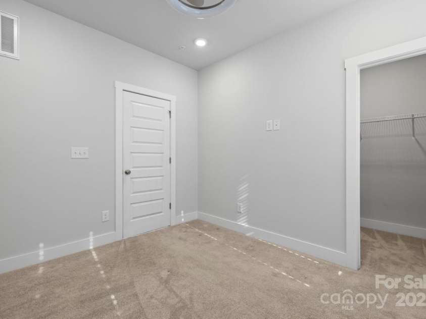 539 Tremont Avenue, Charlotte, NC 28203.  MLS# CAR4210616, YatesRealty ID 17844. 4th Floor Bedroom