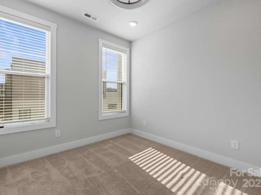 539 Tremont Avenue, Charlotte, NC 28203.  MLS# CAR4210616, YatesRealty ID 17844. 4th Floor Bedroom
