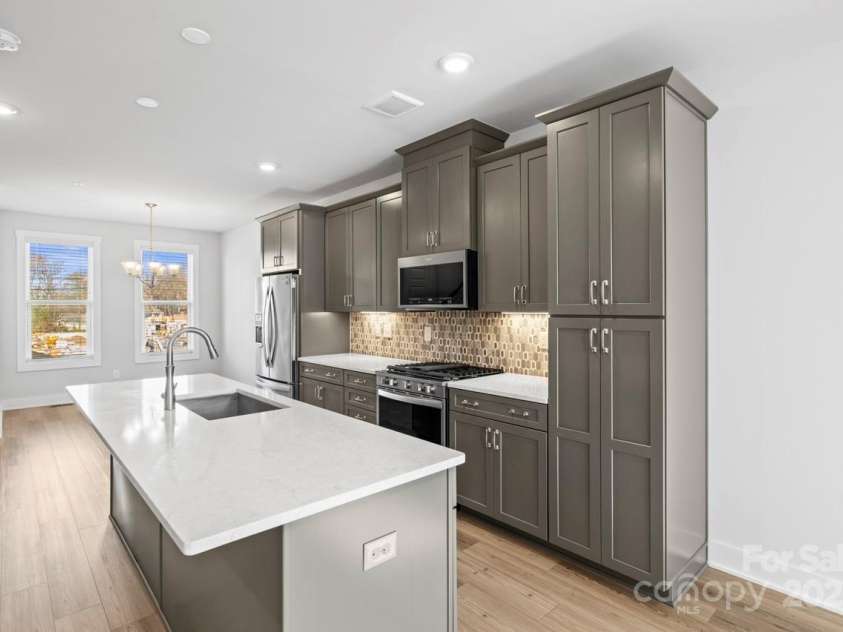 539 Tremont Avenue, Charlotte, NC 28203.  MLS# CAR4210616, YatesRealty ID 17844. 