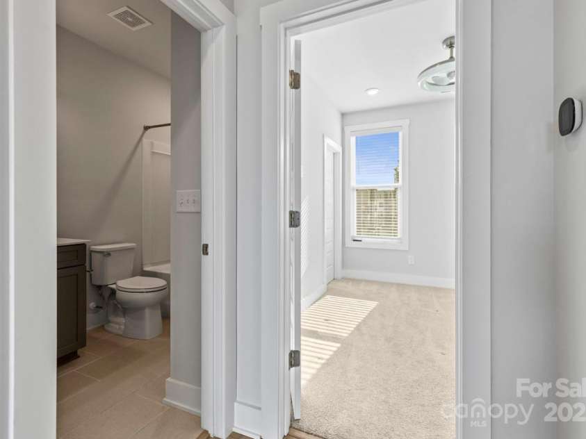 539 Tremont Avenue, Charlotte, NC 28203.  MLS# CAR4210616, YatesRealty ID 17844. 