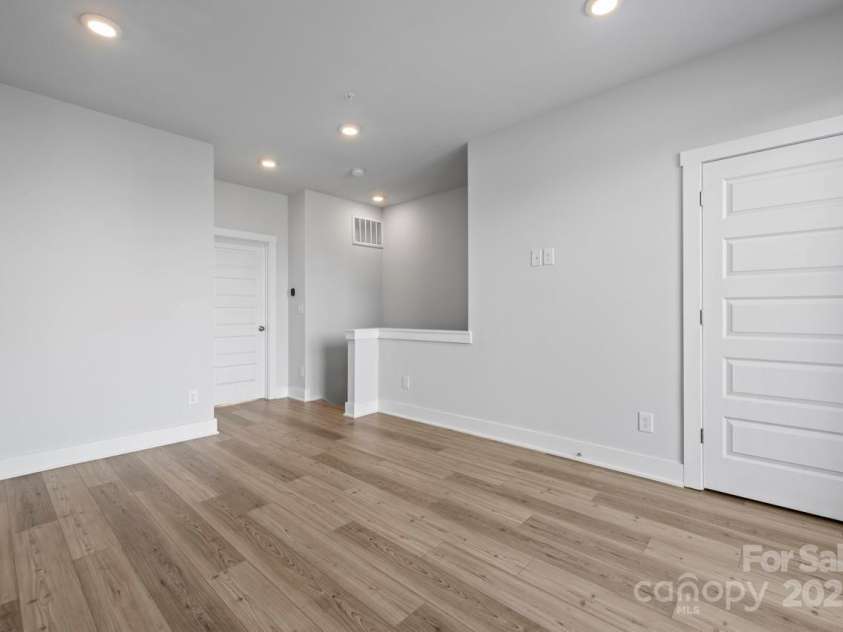 539 Tremont Avenue, Charlotte, NC 28203.  MLS# CAR4210616, YatesRealty ID 17844. Bonus Room/Office