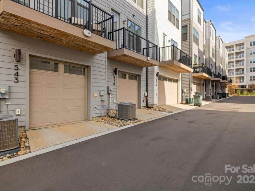 539 Tremont Avenue, Charlotte, NC 28203.  MLS# CAR4210616, YatesRealty ID 17844. Tandem 2 Car Garage