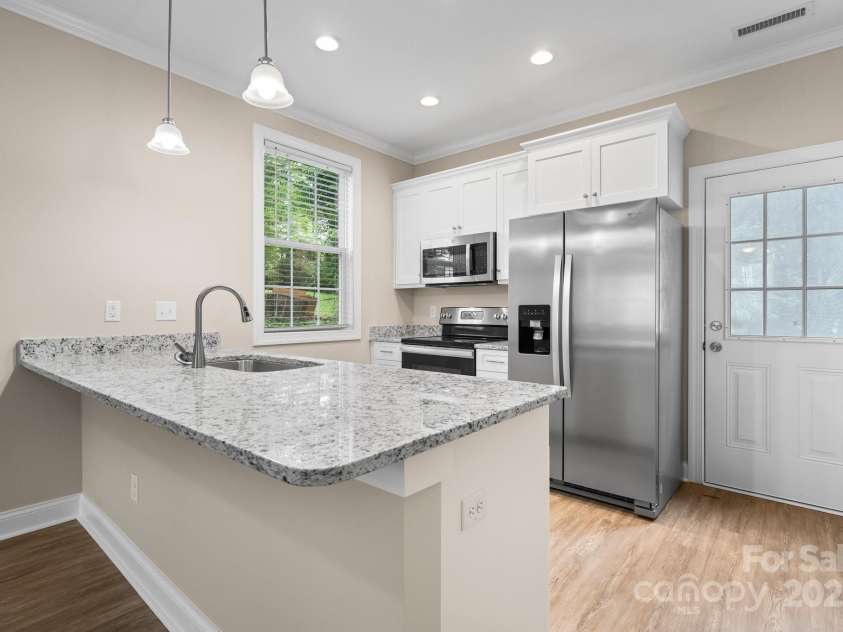 1735 15th Street Place, Hickory, NC 28601.  MLS# CAR4252100, YatesRealty ID 17847. 