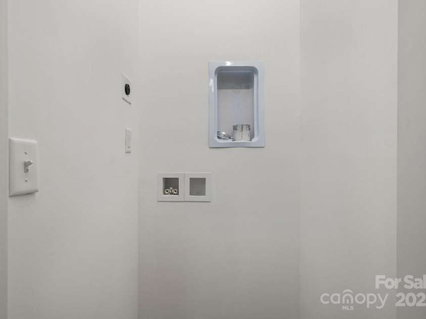 1735 15th Street Place, Hickory, NC 28601.  MLS# CAR4252100, YatesRealty ID 17847. 