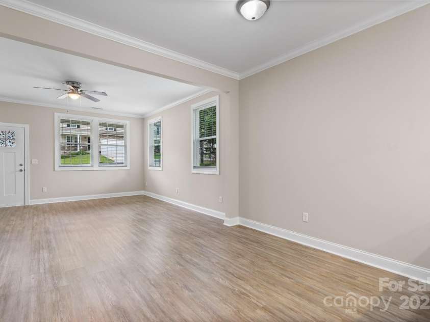 1735 15th Street Place, Hickory, NC 28601.  MLS# CAR4252100, YatesRealty ID 17847. 