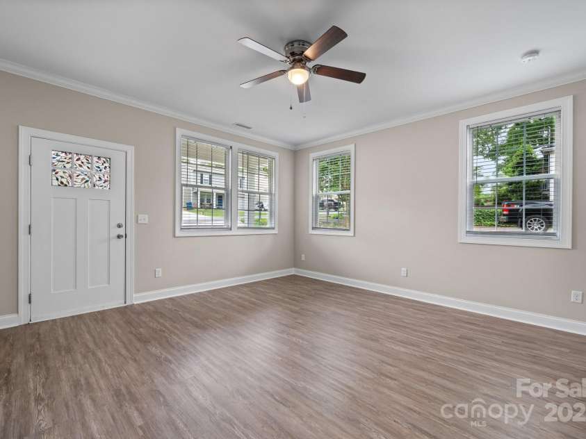 1735 15th Street Place, Hickory, NC 28601.  MLS# CAR4252100, YatesRealty ID 17847. 