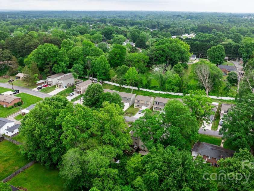 1735 15th Street Place, Hickory, NC 28601.  MLS# CAR4252100, YatesRealty ID 17847. 