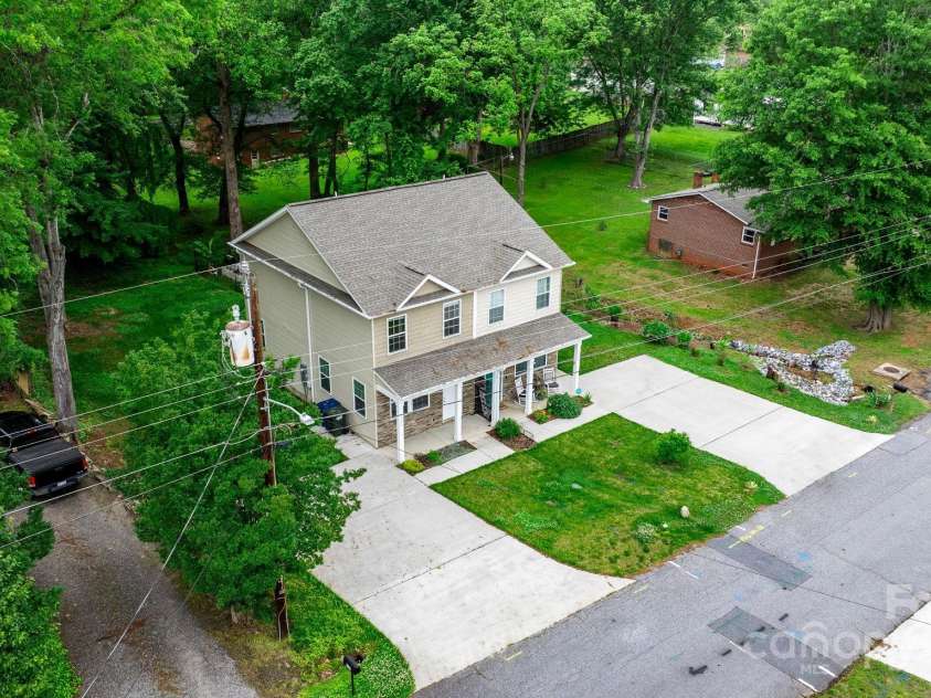 1735 15th Street Place, Hickory, NC 28601.  MLS# CAR4252100, YatesRealty ID 17847. 
