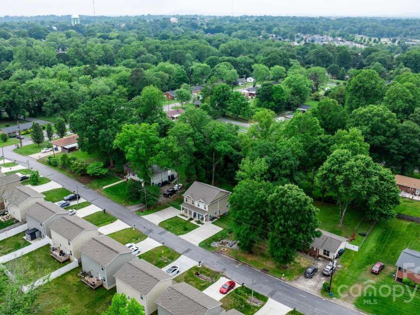 1735 15th Street Place, Hickory, NC 28601.  MLS# CAR4252100, YatesRealty ID 17847. 