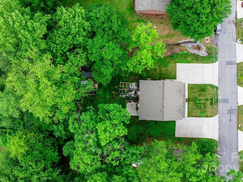 1735 15th Street Place, Hickory, NC 28601.  MLS# CAR4252100, YatesRealty ID 17847. 