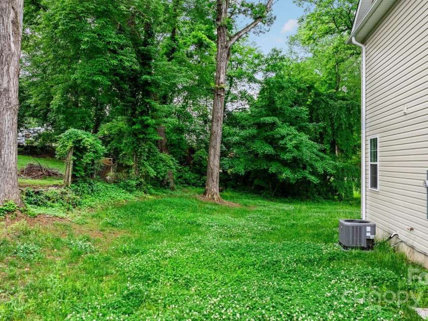 1735 15th Street Place, Hickory, NC 28601.  MLS# CAR4252100, YatesRealty ID 17847. 