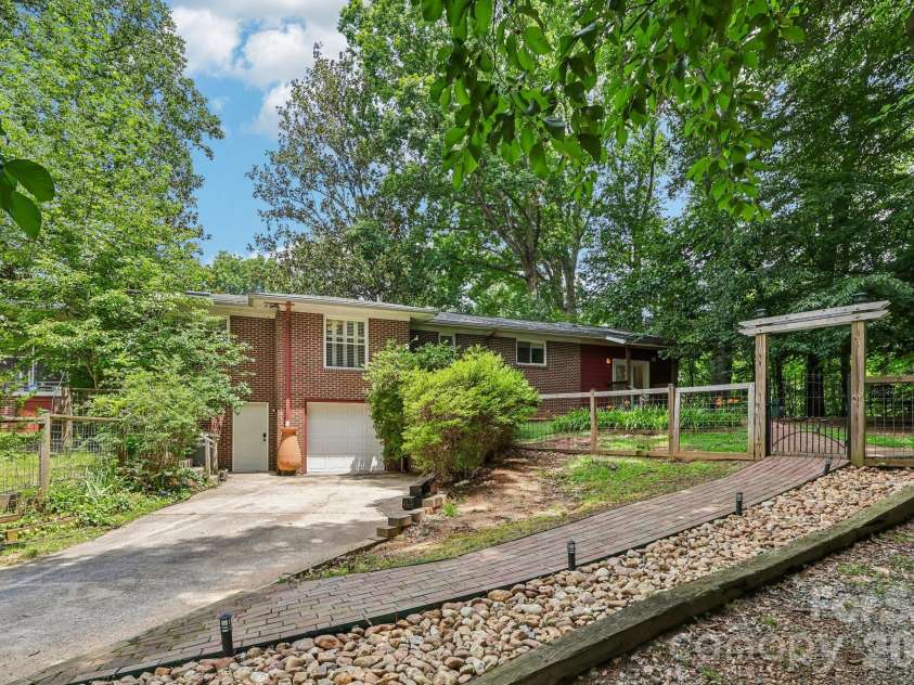 312 Cook Street, Kannapolis, NC 28083.  MLS# CAR4399189, YatesRealty ID 17847. 