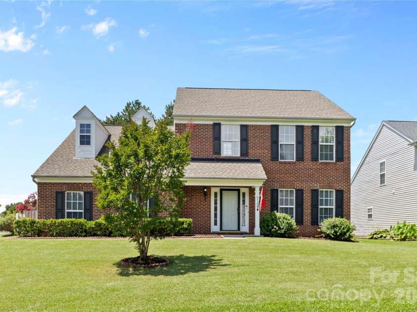 9746 Holly Park Drive, Charlotte, NC 28214.  MLS# CAR4369650, YatesRealty ID 17848. 