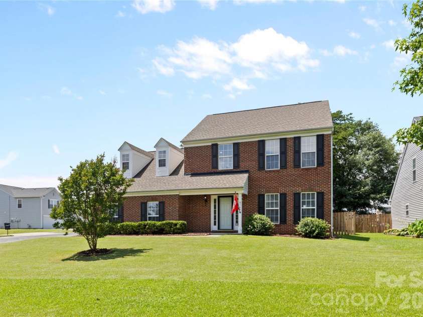 9746 Holly Park Drive, Charlotte, NC 28214.  MLS# CAR4369650, YatesRealty ID 17848. 