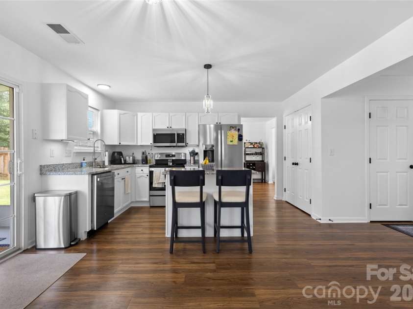 9746 Holly Park Drive, Charlotte, NC 28214.  MLS# CAR4369650, YatesRealty ID 17848. 