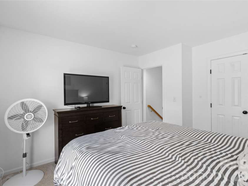 9746 Holly Park Drive, Charlotte, NC 28214.  MLS# CAR4369650, YatesRealty ID 17848. 