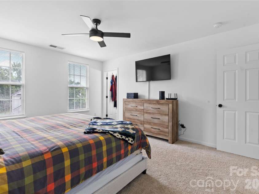 9746 Holly Park Drive, Charlotte, NC 28214.  MLS# CAR4369650, YatesRealty ID 17848. 