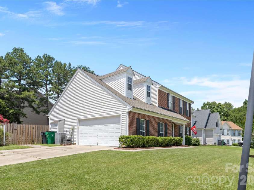 9746 Holly Park Drive, Charlotte, NC 28214.  MLS# CAR4369650, YatesRealty ID 17848. 