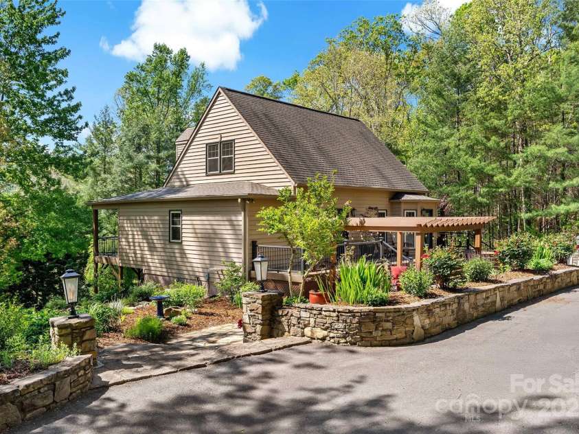 34 Legacy Mountain Trail, Fletcher, NC 28732.  MLS# CAR4244122, YatesRealty ID 17849. 