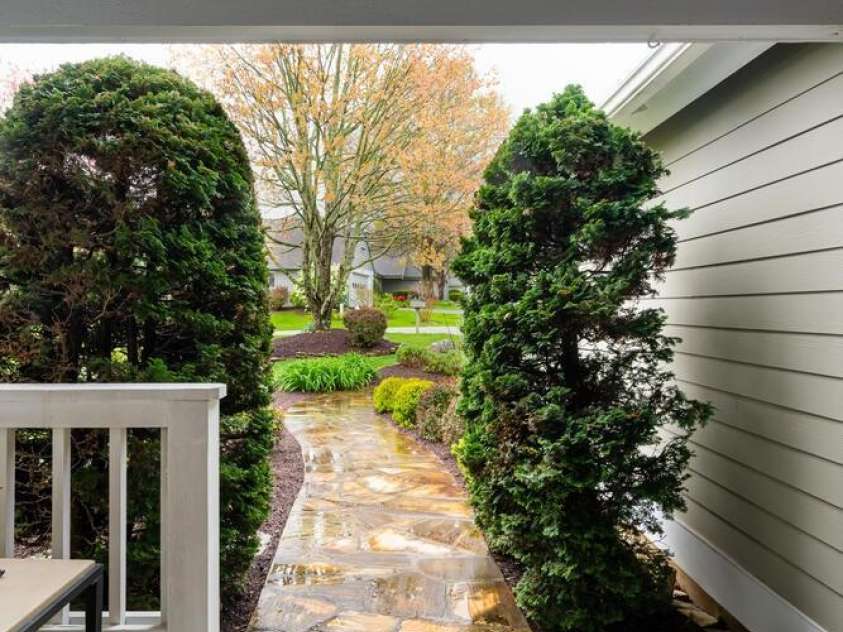 150 Overlook Drive, Flat Rock, NC 28731.  MLS# CAR4196466, YatesRealty ID 1785. 