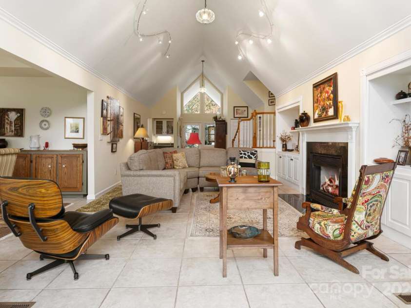 150 Overlook Drive, Flat Rock, NC 28731.  MLS# CAR4196466, YatesRealty ID 1785. 