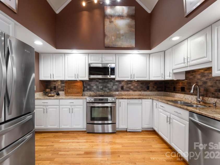 150 Overlook Drive, Flat Rock, NC 28731.  MLS# CAR4196466, YatesRealty ID 1785. 