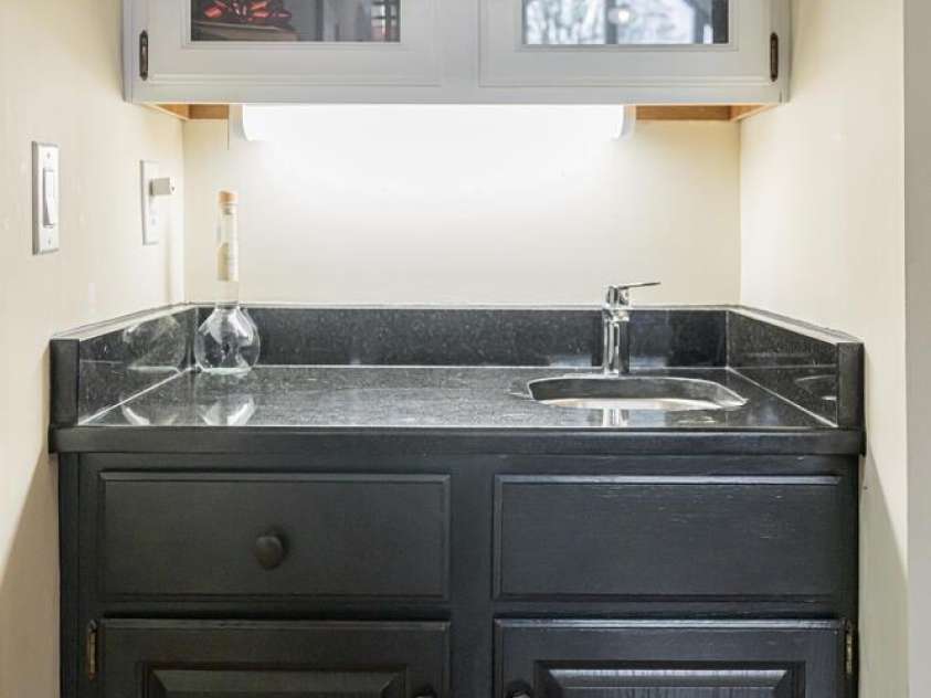 150 Overlook Drive, Flat Rock, NC 28731.  MLS# CAR4196466, YatesRealty ID 1785. 