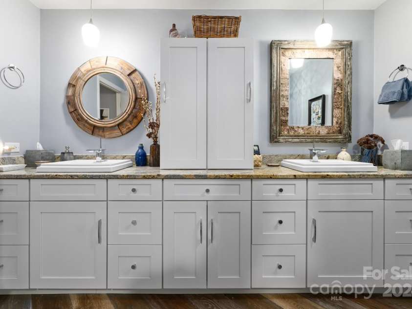 150 Overlook Drive, Flat Rock, NC 28731.  MLS# CAR4196466, YatesRealty ID 1785. 