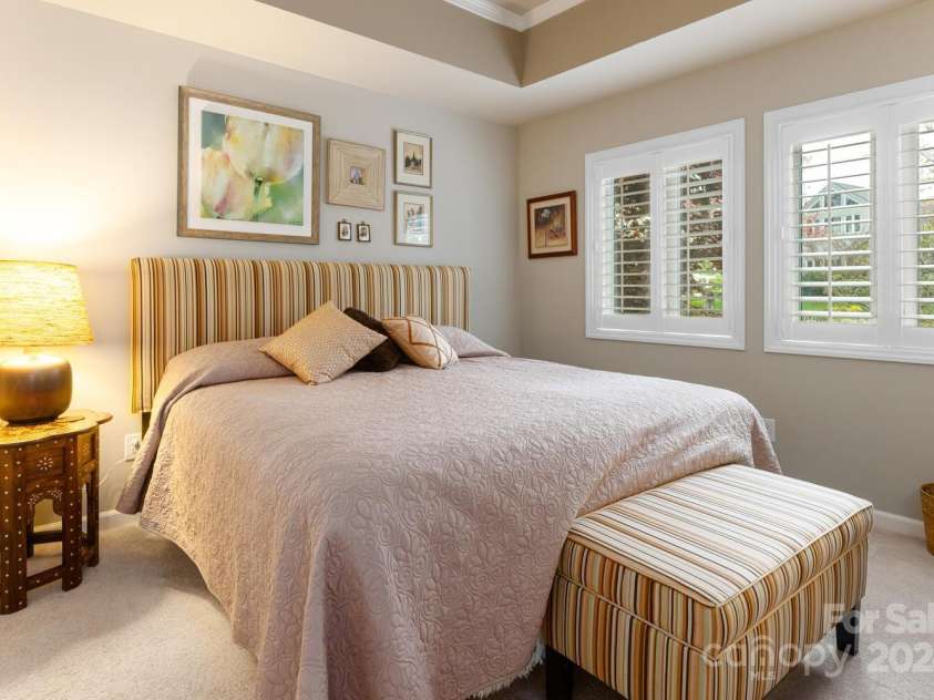 150 Overlook Drive, Flat Rock, NC 28731.  MLS# CAR4196466, YatesRealty ID 1785. 