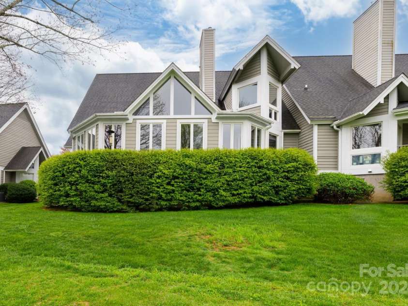 150 Overlook Drive, Flat Rock, NC 28731.  MLS# CAR4196466, YatesRealty ID 1785. 