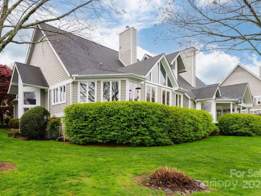 150 Overlook Drive, Flat Rock, NC 28731.  MLS# CAR4196466, YatesRealty ID 1785. 