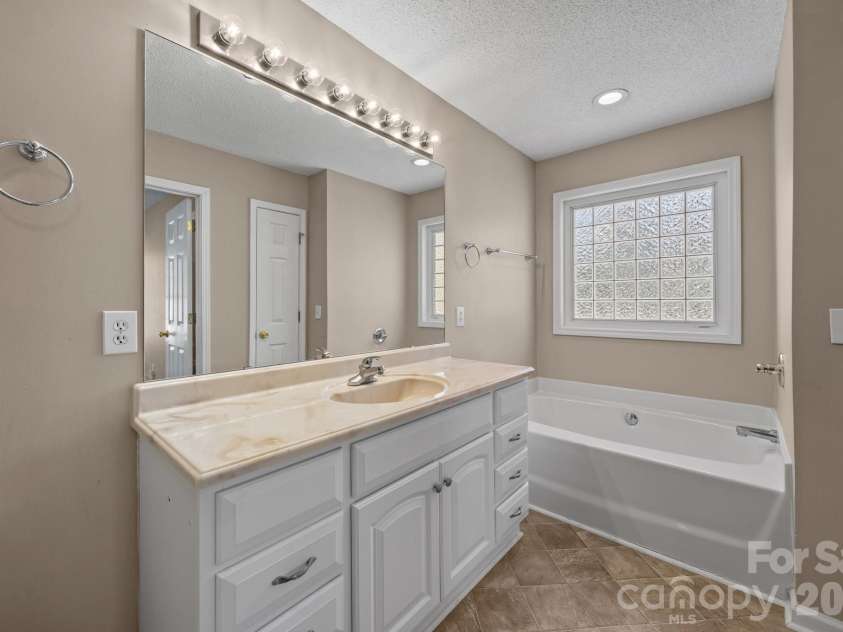300 Chinaberry Drive, China Grove, NC 28023.  MLS# CAR4346542, YatesRealty ID 1785. Primary bath
