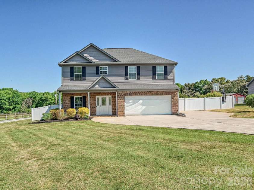 5009 Dwight Starnes Road, Waxhaw, NC 28173.  MLS# CAR4375576, YatesRealty ID 17850. 