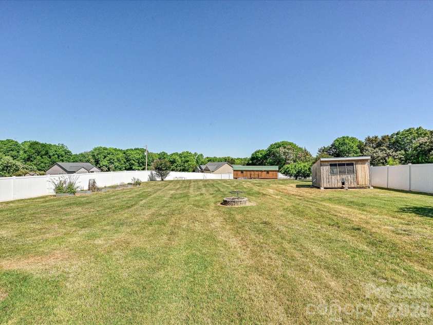 5009 Dwight Starnes Road, Waxhaw, NC 28173.  MLS# CAR4375576, YatesRealty ID 17850. 