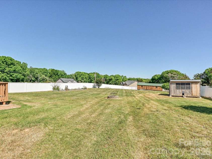 5009 Dwight Starnes Road, Waxhaw, NC 28173.  MLS# CAR4375576, YatesRealty ID 17850. 