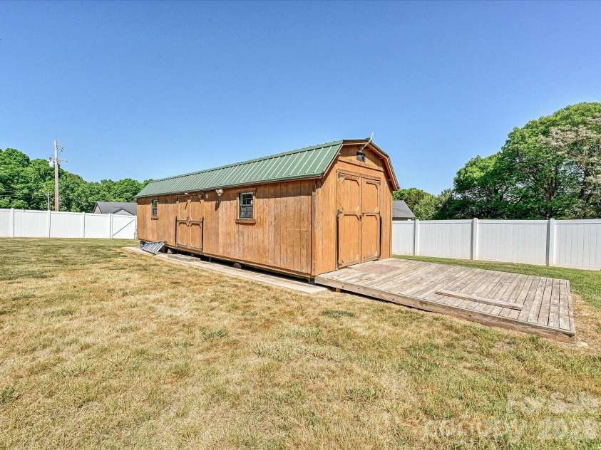 5009 Dwight Starnes Road, Waxhaw, NC 28173.  MLS# CAR4375576, YatesRealty ID 17850. 