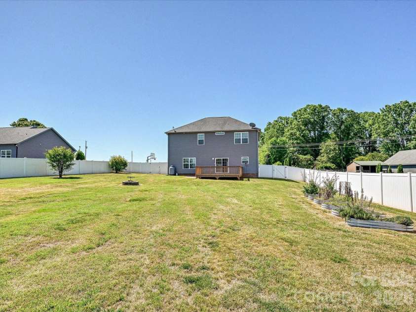 5009 Dwight Starnes Road, Waxhaw, NC 28173.  MLS# CAR4375576, YatesRealty ID 17850. 