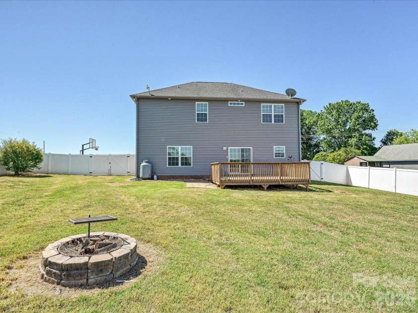 5009 Dwight Starnes Road, Waxhaw, NC 28173.  MLS# CAR4375576, YatesRealty ID 17850. 