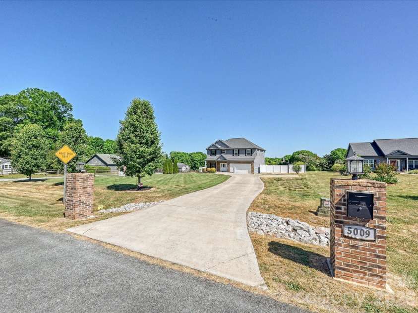 5009 Dwight Starnes Road, Waxhaw, NC 28173.  MLS# CAR4375576, YatesRealty ID 17850. 