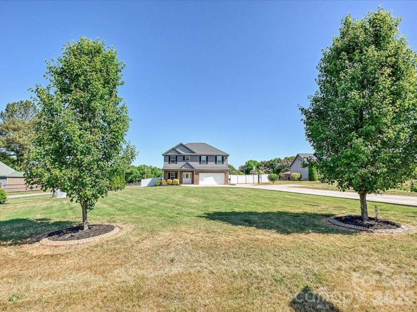 5009 Dwight Starnes Road, Waxhaw, NC 28173.  MLS# CAR4375576, YatesRealty ID 17850. 