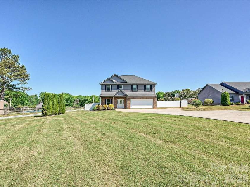 5009 Dwight Starnes Road, Waxhaw, NC 28173.  MLS# CAR4375576, YatesRealty ID 17850. 