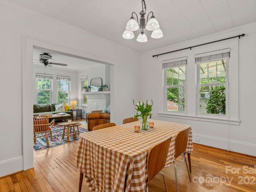 30 Joyner Avenue, Asheville, NC 28806.  MLS# CAR4256077, YatesRealty ID 17851. Dining Room