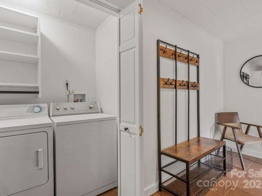 30 Joyner Avenue, Asheville, NC 28806.  MLS# CAR4256077, YatesRealty ID 17851. Laundry/Mudroom
