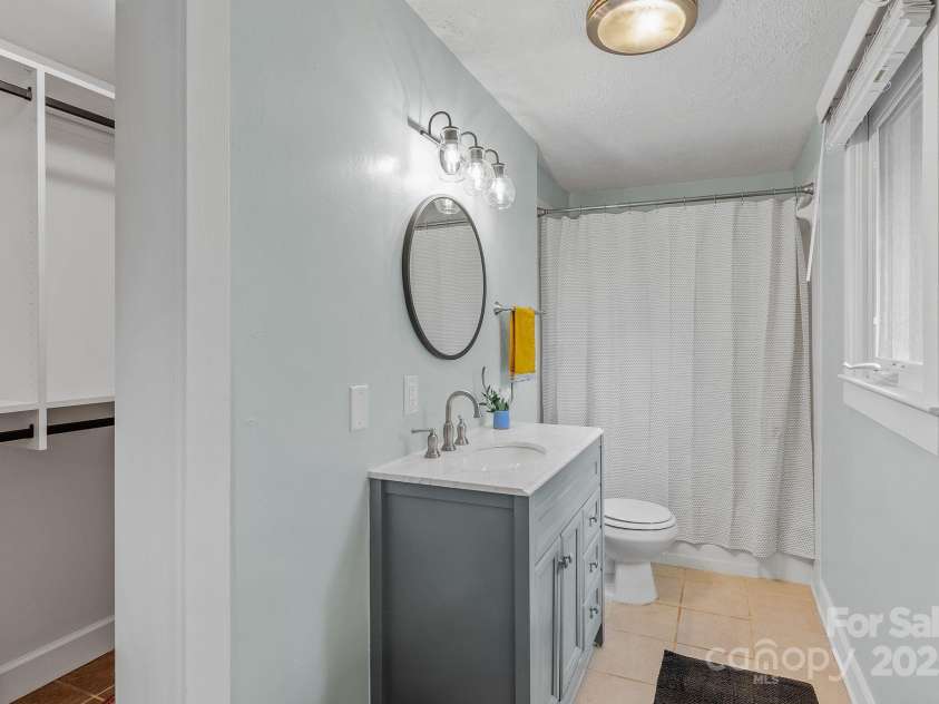 30 Joyner Avenue, Asheville, NC 28806.  MLS# CAR4256077, YatesRealty ID 17851. Primary Bath/Closet