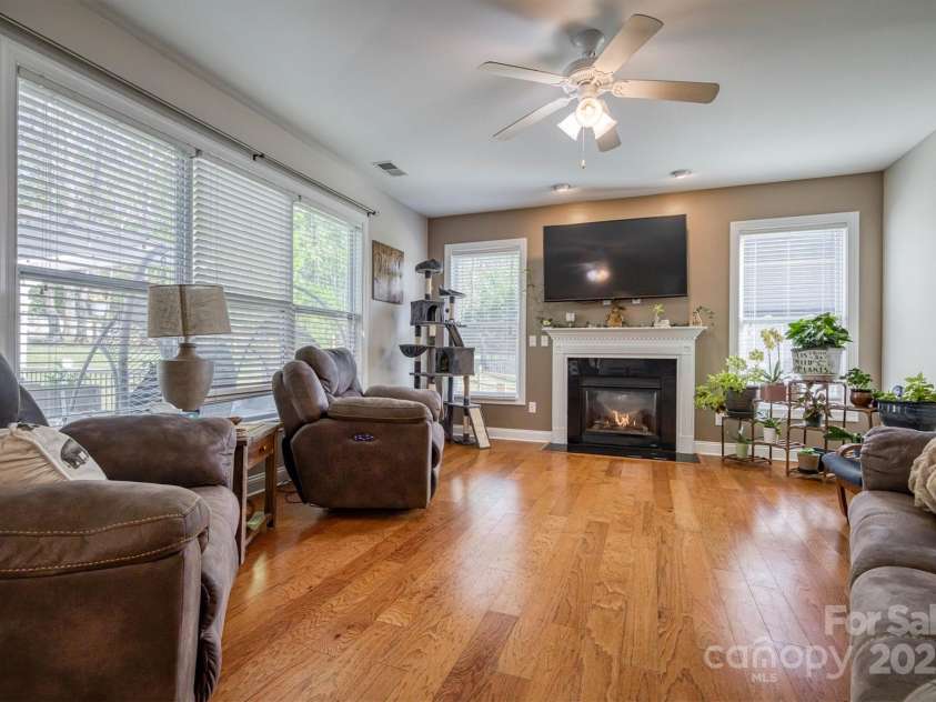 139 Autumn Grove Lane, Mooresville, NC 28115.  MLS# CAR4245679, YatesRealty ID 17852. 
