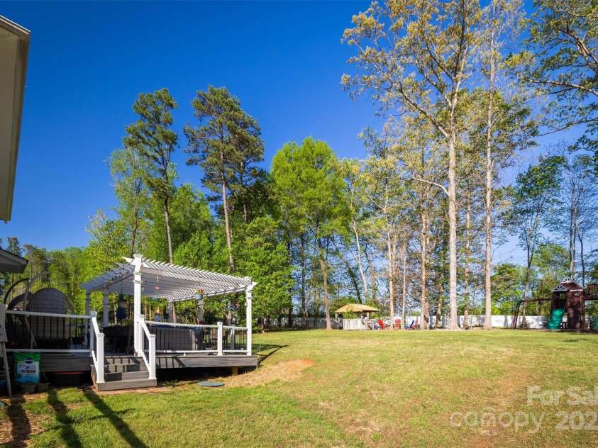139 Autumn Grove Lane, Mooresville, NC 28115.  MLS# CAR4245679, YatesRealty ID 17852. 