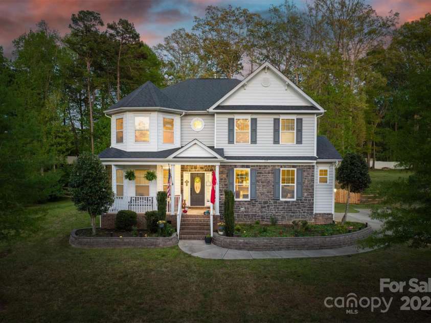 139 Autumn Grove Lane, Mooresville, NC 28115.  MLS# CAR4245679, YatesRealty ID 17852. 