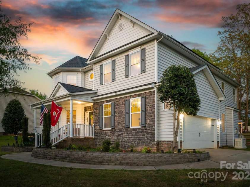 139 Autumn Grove Lane, Mooresville, NC 28115.  MLS# CAR4245679, YatesRealty ID 17852. 